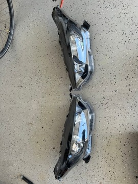 REFLEKTOR PRAWY LEWY komplet TOYOTA YARIS 4 IV