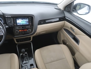 Mitsubishi Outlander III SUV Facelifting 2017 2.0 150KM 2019 Mitsubishi Outlander 2.0, Salon Polska, zdjęcie 7