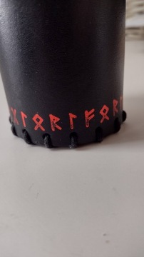Кожаная кружка для игры в кости Руника, Черный и Красный