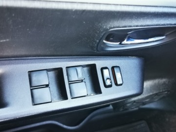 Toyota Yaris III Hatchback 5d Hybrid 100 74KM 2013 TOYOTA YARIS Hybrid 100 74KM,Automat, Kamera cofania, Nawigacja, zdjęcie 16