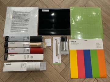 Стартовый пакет Cricut с материалами Cricut Explore 3 и Cricut Maker 3