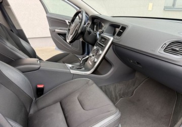Volvo V60 I Kombi Facelifting 2.0 D4 DRIVE-E 190KM 2018 Volvo V60 salon PL FV VAT 23 bezwypadkowy roczna gwarancja hak, zdjęcie 18