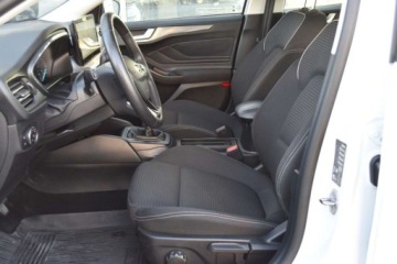 Ford Focus IV Kombi Facelifting 1.0 EcoBoost 125KM 2023 Ford Focus SalonPL 1.0 125KM Combi Titanium Climatronic Tempomat LED VAT23, zdjęcie 28