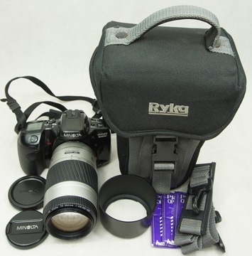 MINOLTA DYNAX 500si z obiektywem, torbą, dekielkami i osłoną