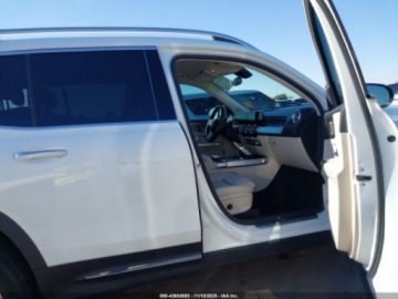 Mercedes GLB 2021 Mercedes-Benz GLB 2021 Mercedes-Benz GLB 250 SUV 2.0 Benzyna 221KM, zdjęcie 10