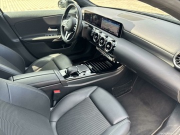 Mercedes Klasa A W177/V177 Hatchback 2.0 250 224KM 2018 Mercedes-Benz A 250 250 Pakiet Progressive - Salon, zdjęcie 19