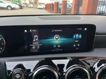 Mercedes Klasa A W177/V177 Hatchback 1.3 200 163KM 2019 Mercedes-Benz Klasa A 1.3 benzyna 163 KM 6 biegow zarej w PL zadbany, zdjęcie 11