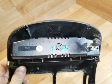 DISPLEJ RÁMEČEK MITSUBISHI CARISMA MR114346