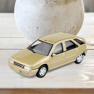 Литая коллекционная модель автомобиля 1/64