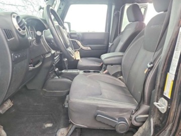 Jeep Wrangler III Unlimited Facelifting 3.6 V6 286KM 2013 Jeep Wrangler Rubicon, 3.6L, po gradobiciu 3.6 Benzyna 287KM, zdjęcie 6