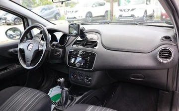 Fiat Punto Punto 2012 Hatchback 3d 1.2 8v 69KM 2012 Fiat Punto KLIMA, Wielofunkcja, Seryjne radio Centralny Zamek, Nawigacja..., zdjęcie 8