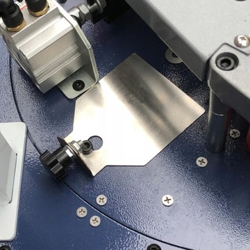 СТАЦИОНАРНЫЙ КРОМКООБЛИЦОВОЧНЫЙ СТАНОК АВТОМАТИЧЕСКАЯ ПОДАЧА РЕЗЦ ИЗВЛЕЧЕНИЕ