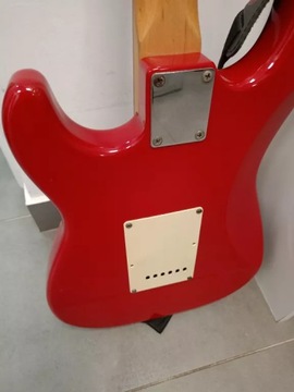 ЭЛЕКТРИЧЕСКАЯ ГИТАРА FENDER SQUIER + ГИТАРНЫЙ УСИЛИТЕЛЬ PROMETHEAN