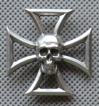 Pin odznaka znaczek metalowy przypinka Krzyż żelazny pusty z czaszką