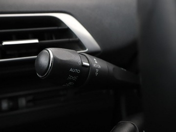 Peugeot 3008 II Crossover 1.2 PureTech 130KM 2017 Peugeot 3008 Navi Klimatyzacja Czujniki parkowania, zdjęcie 35