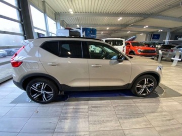 Volvo XC40 2025 VOLVO XC40 B3 Plus Dark Suv 2.0 (177KM) 2025, zdjęcie 5