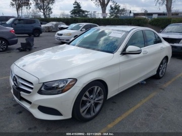 Mercedes Klasa C W205 2018 Mercedes-Benz Klasa C C 300 2.0 Benzyna 241KM, zdjęcie 2