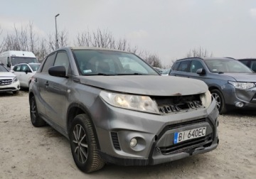 Suzuki Vitara III SUV 1.6 VVT 120KM 2016 Suzuki Vitara 2016r, 1.6 Benzyna. Uszkodzony tyl i lekko przod. Jezdzi.