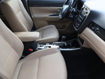Mitsubishi Outlander III SUV Facelifting 2017 2.2 150KM 2017 Mitsubishi Outlander 2.2 DI-D, Salon Polska, zdjęcie 8