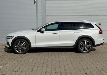 Volvo 2024 Volvo V60 Cross Country Plus B5 B AWD automat 250KM - FV23, GWARANCJA 2.0, zdjęcie 4