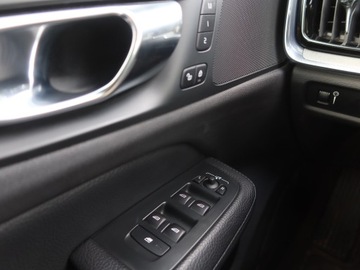 Volvo V60 II  Kombi 2.0 T4 190KM 2020 Volvo V60 T4 2.0, Salon Polska, 1. Właściciel, zdjęcie 15