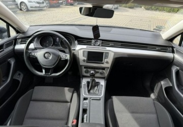 Volkswagen Passat B8 Limousine 1.8 TSI BlueMotion Technology 180KM 2017 Volkswagen Passat 1,8 TSI 180KM Klimatronik Kola latozima 1.8 Benzyna, zdjęcie 13