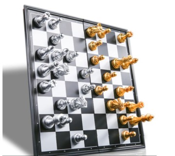 EKSKLUZYWNE SZACHY MAGNETYCZNE . ZŁOTO-SREBRNE