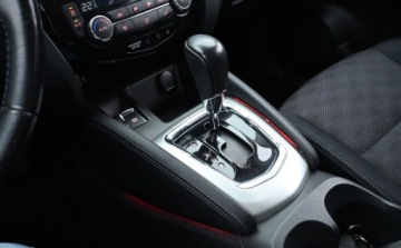 Nissan Qashqai II Crossover 1.2 DIG-T 115KM 2016 Nissan Qashqai 1.2 DIG-T N-Vision Xtronic Kamera 360 Nawigacja 1.2 Benzyna, zdjęcie 15