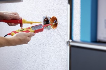 ТЕСТЕР НАПРЯЖЕНИЯ И ПРОБЛЕМНОСТИ ИЗМЕРИТЕЛЬ НАПРЯЖЕНИЯ 0,5–1000 В переменного тока CAT IV