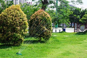 КАЧАЮЩИЙСЯ СПРИНКЕР САДОВЫЙ СПРИНКЕР КАЧАЮЩИЙСЯ САДОВЫЙ до 350 м2