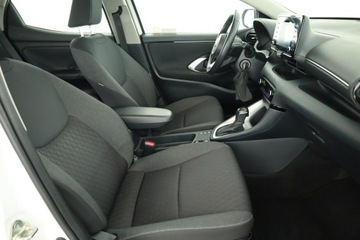 Toyota Yaris IV Hatchback 1.5 Hybrid Dynamic Force 116KM 2022 Toyota Yaris 1.5 VVT-i Hybrid, Salon Polska, zdjęcie 6