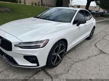 Volvo S60 III 2024 Volvo S60 B5 Plus Dark Theme 2024 2.0l 2.0 Benzyna 247KM, zdjęcie 1