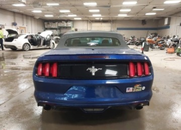 Ford Mustang VI Convertible 3.7 V6 304KM 2015 Ford Mustang 2015r., V6, 3.7L, od ubezpieczalni 3.7 Benzyna 304KM, zdjęcie 5