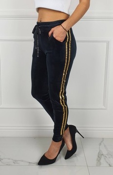 # БАРХАТНЫЕ СПОРТИВНЫЕ БРЮКИ ЖЕНСКИЕ, ЗОЛОТЫЕ ПОЛОСКИ #