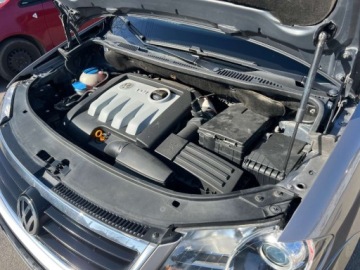 Volkswagen Touran I 1.9 TDI 105KM 2010 Volkswagen Touran 1.9 TDI Klimatyzacja Parktronic tyl El.szyby El.lusterka, zdjęcie 18