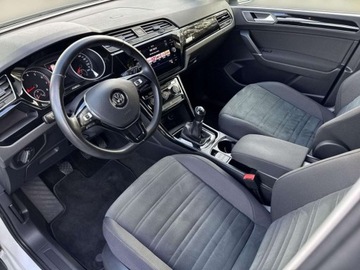 Volkswagen Touran III 1.5 TSI EVO 150KM 2019 Volkswagen Touran TSI 150KM Highline 7 os. R-Line Exterieur LED Nawiga, zdjęcie 9