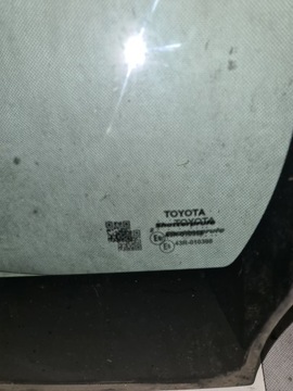 SKLO (OKNO) ČELNÍ TOYOTA HILUX KAMERA OHŘÍVAČ ORIGINÁL