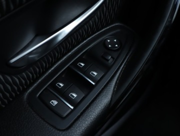 BMW Seria 3 F30-F31-F34 Touring Facelifting 2.0 320d 190KM 2017 BMW 3 320 d, 187 KM, Automat, Navi, Klima, zdjęcie 12