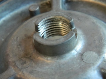 ВИНТОВАЯ ПРОБКА СЛИВА МАСЛА, КРЫШКА SUZUKI GN 250