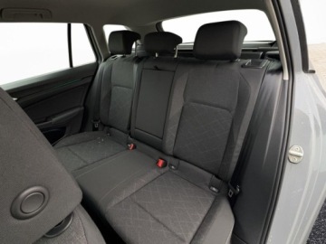 Volkswagen Golf VIII Variant 1.5 TSI 130KM 2023 Volkswagen Golf 1.5 TSI 130KM EVO Life, Serwis ASO, Gwarancja, MALY PRZEBI, zdjęcie 30