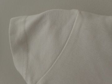 Футболка 6 месяцев.