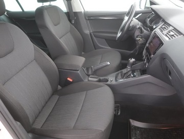 Skoda Octavia III Liftback Facelifting 1.5 TSI ACT 150KM 2019 Skoda Octavia 1.5 TSI, Salon Polska, DSG, Navi, zdjęcie 8