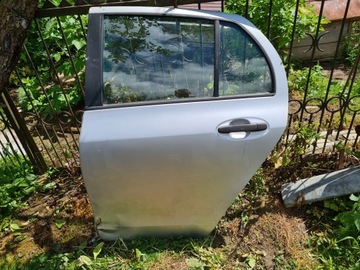 ДВЕРЬ ЗАДНЯЯ ЛЕВАЯ TOYOTA YARIS II 5D 06-11