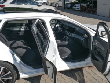 Mercedes Klasa E W213 2021 Mercedes E300de 306ps Panorama Burmester Hak Acustic Webasto Kamera Żaluzje, zdjęcie 21
