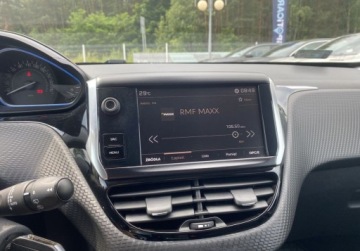 Peugeot 2008 I SUV Facelifting 1.2 PureTech 110KM 2017 Peugeot 2008 peugeot 2008 1.2 Allure SS EAT6 1.2 Benzyna 110KM, zdjęcie 17