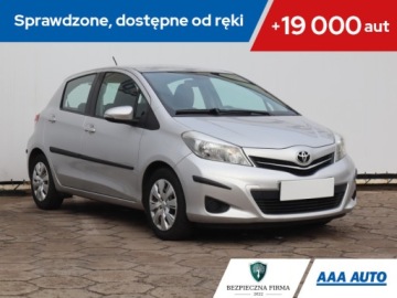 Toyota Yaris III Hatchback 5d 1.33 Dual VVT-i 99KM 2012 Toyota Yaris 1.33 Dual VVT-i, Salon Polska