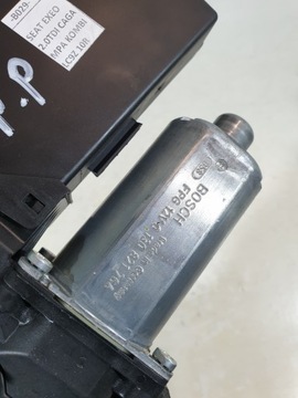 MOTOREK OKNO PRAVÝ PŘEDNÍ 8E1959802G SEAT EXEO A4 B7 EUR