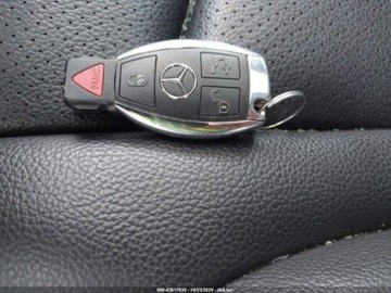 Mercedes Klasa C W205 2015 Mercedes-Benz Klasa C 2015 MERCEDES-BENZ C 300 LUXURY 4MATIC 2.0 Benzyna, zdjęcie 10