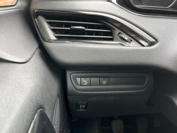 Peugeot 208 I Hatchback 5d Facelifting 1.2 PureTech 82KM 2018 Peugeot 208 1.2 benzyna 83 KM nawigacja LED zarej w PL zadbany zamia, zdjęcie 17