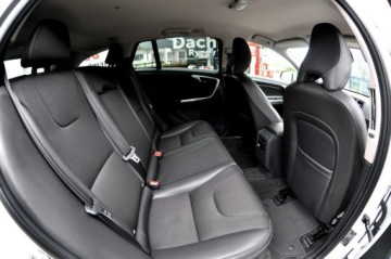 Volvo V60 I Kombi Facelifting 2.0 D2 DRIVE-E 120KM 2017 Volvo V60 LiFT Biała Perła 2,0 Diesel Ledy Navi, zdjęcie 15